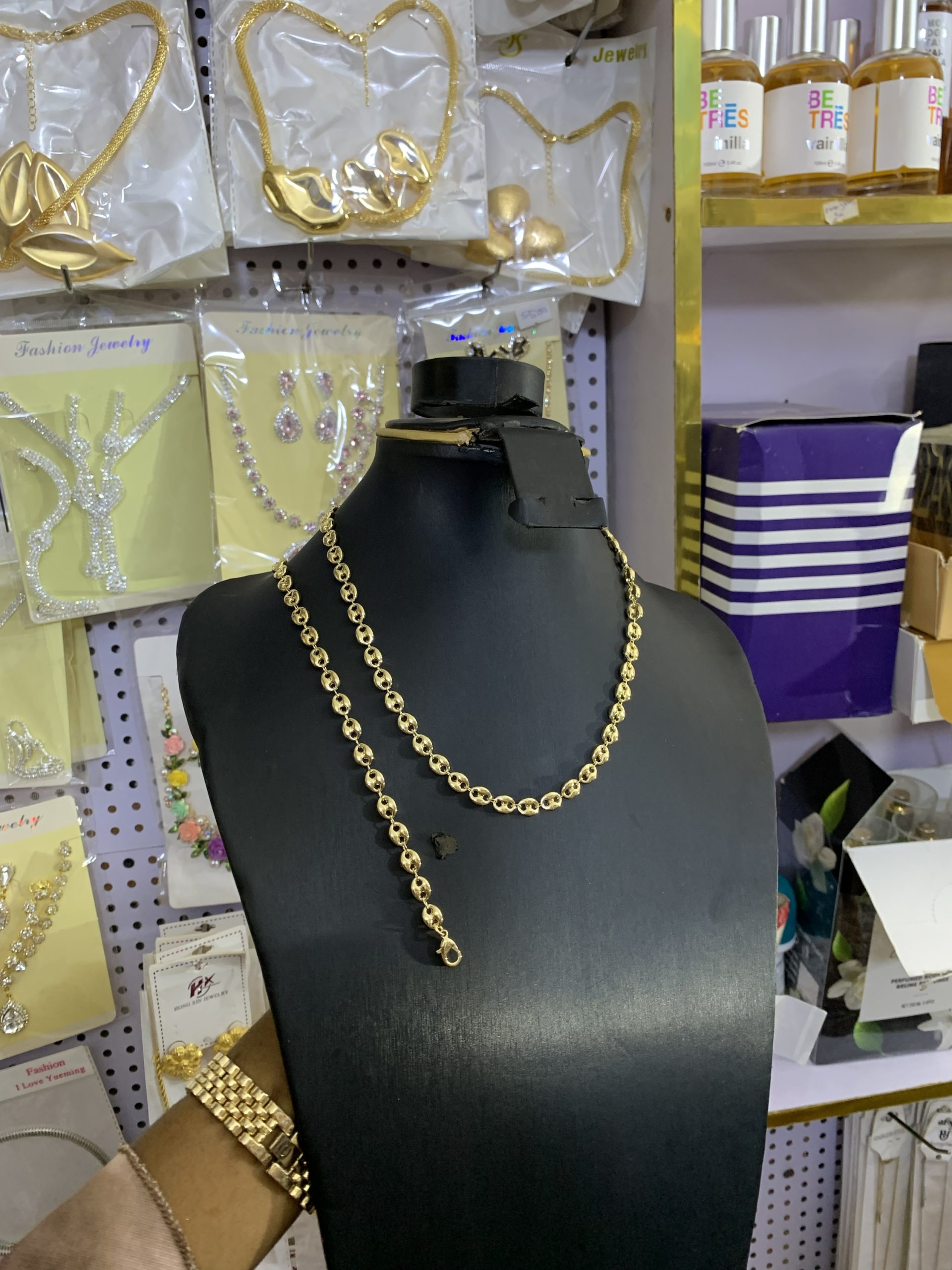 Classic necklace and bracelet
